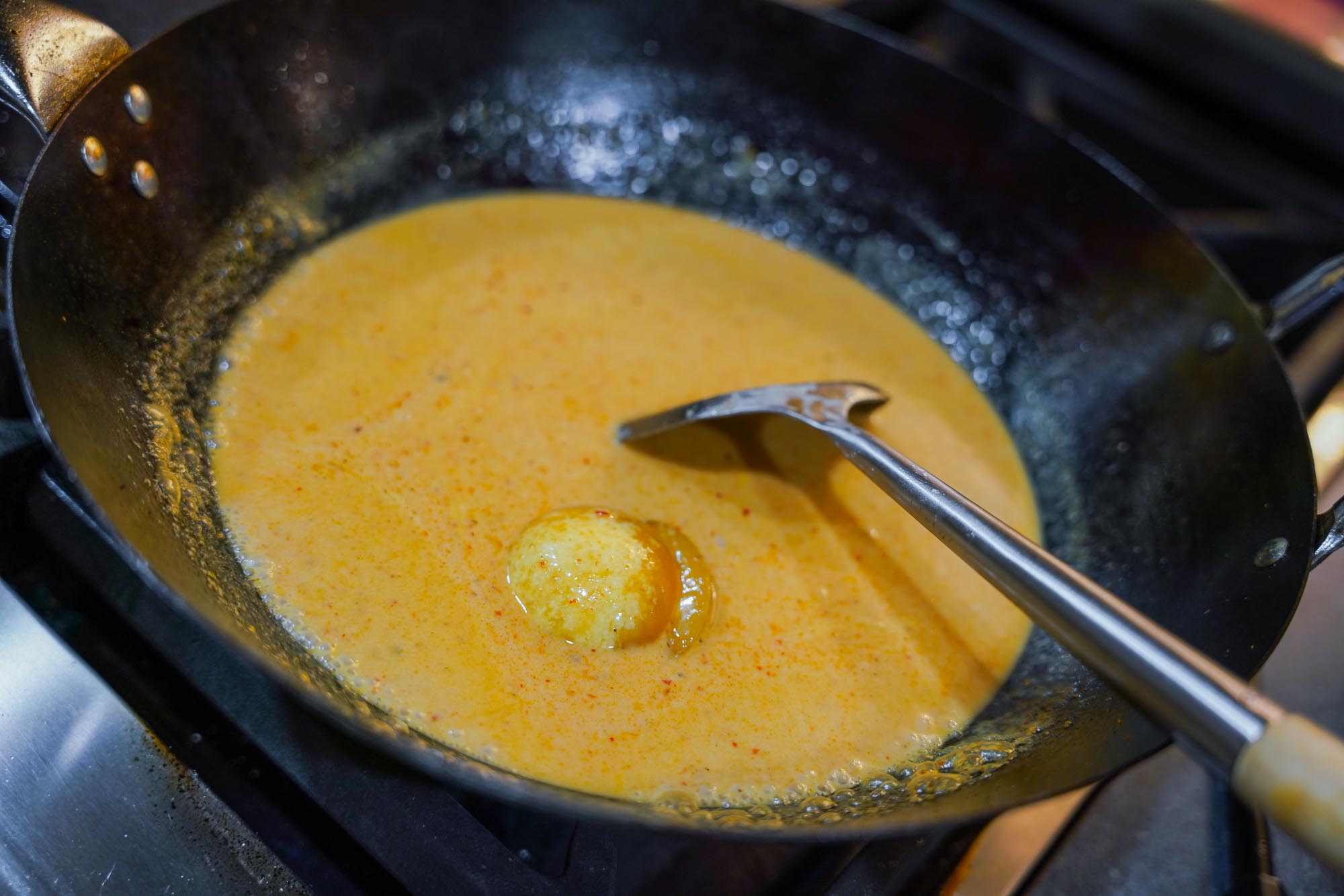 Dissolving palm sugar in curry